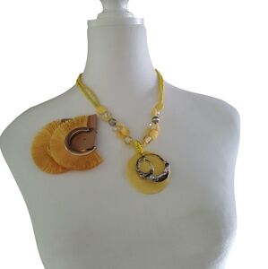 🍌MELLOW Yellow Beaded SILVER-TONE Necklace and GOLD-TONE Earring Set🍌🙊